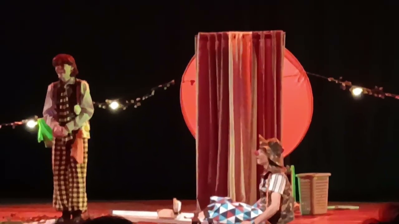 Peça: O menino e a Girafa 