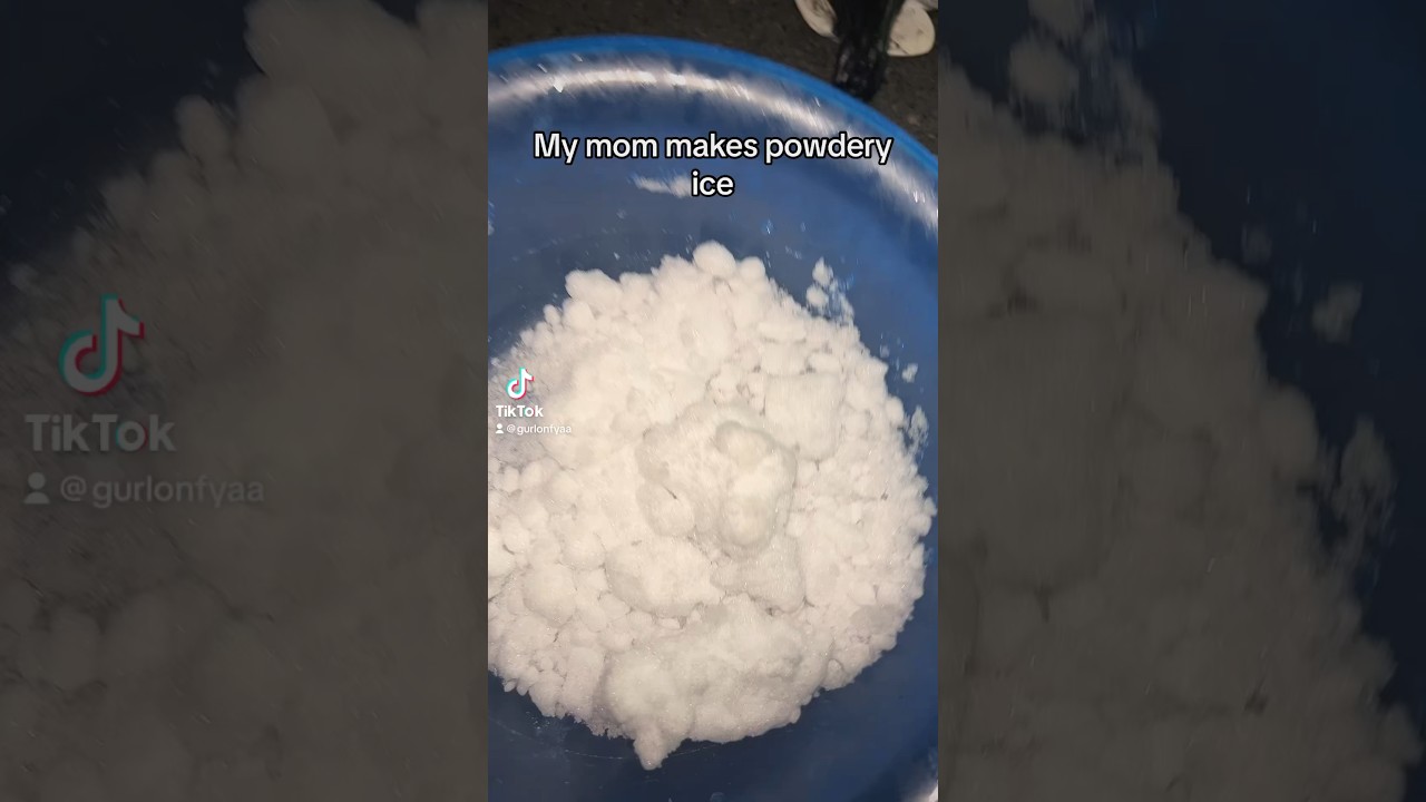 My mom makes powdery ice ❄️ #iceeatingasmr #shavedice #powderyice