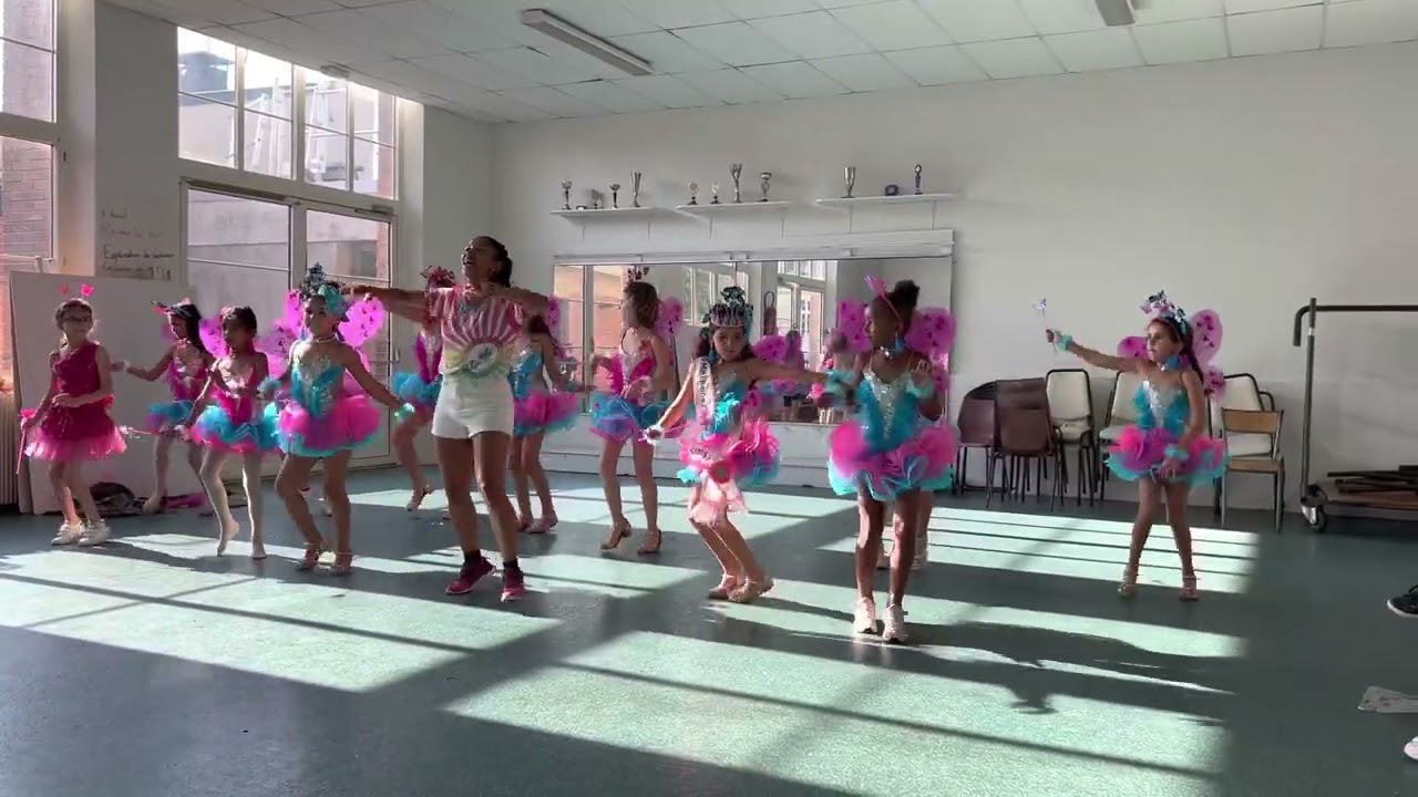 Cours de Samba enfants Carnaval de Paris Samba Kids Show Divinhas