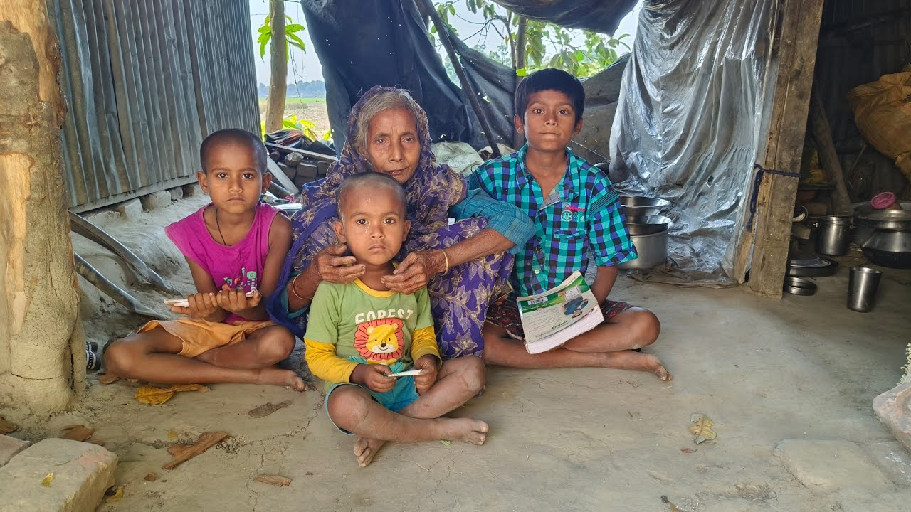 মা হারা তিন সন্তান কে নিয়ে জীবন যুদ্ধের লড়াই চালাচ্ছে বৃদ্ধা ঠাকুমা, এক মর্মান্তিক কাহিনী।।