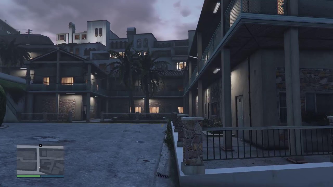 PLAYING GTA ONLINE
