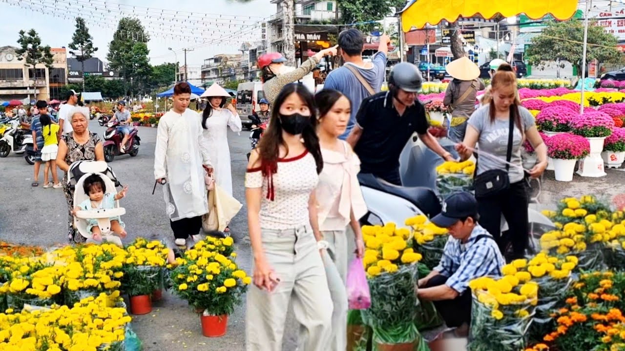 Chợ Hoa Tết Rạch Giá 2026 Nhộn Nhịp – Hoa Đẹp Ngập Tràn, Bà Con Mua Hoa Rộn Ràng