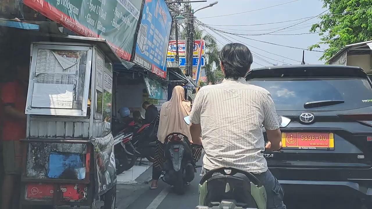 Riding a scooter in Jakarta: Day 43 of my no-fly trip from Italy to Papua New Guinea