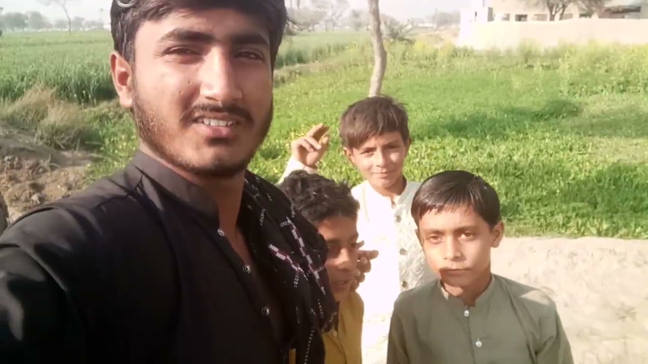 Mara chota bahi poetry suna raha hi 