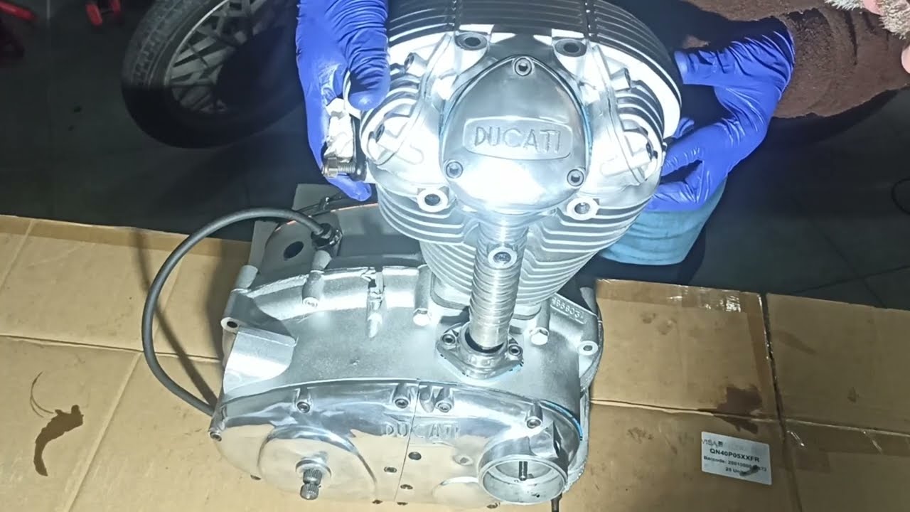 Montamos cilindro Ducati 250 Deluxe