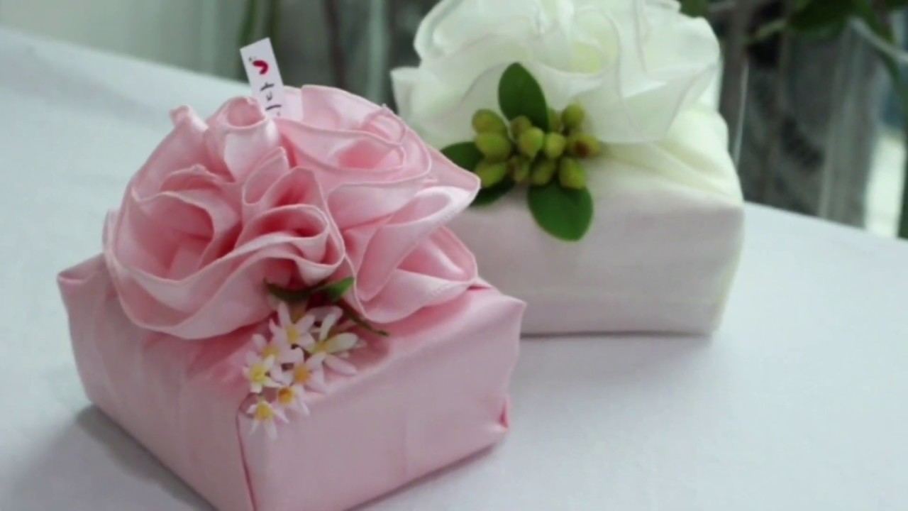 보자기로 카네이션 꽃 만들기 | 카네이션 매듭법 Bojagi Gift Wrapping - Korean Traditional packing