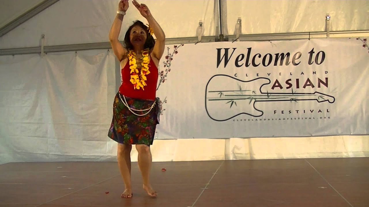 Pearly Shells Classic Hawaiian Hula Dance