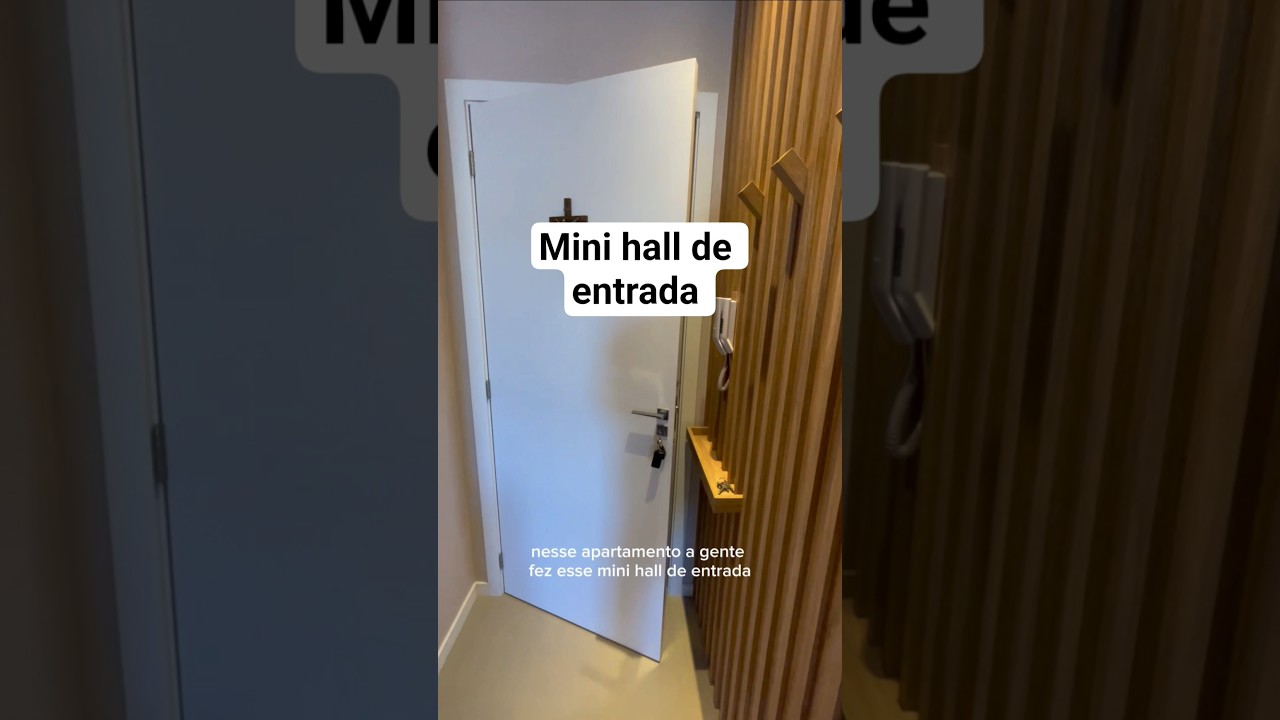 mini hall de entrada com lugar para bolsas e chaves. #apartamentopequeno #arquitetura