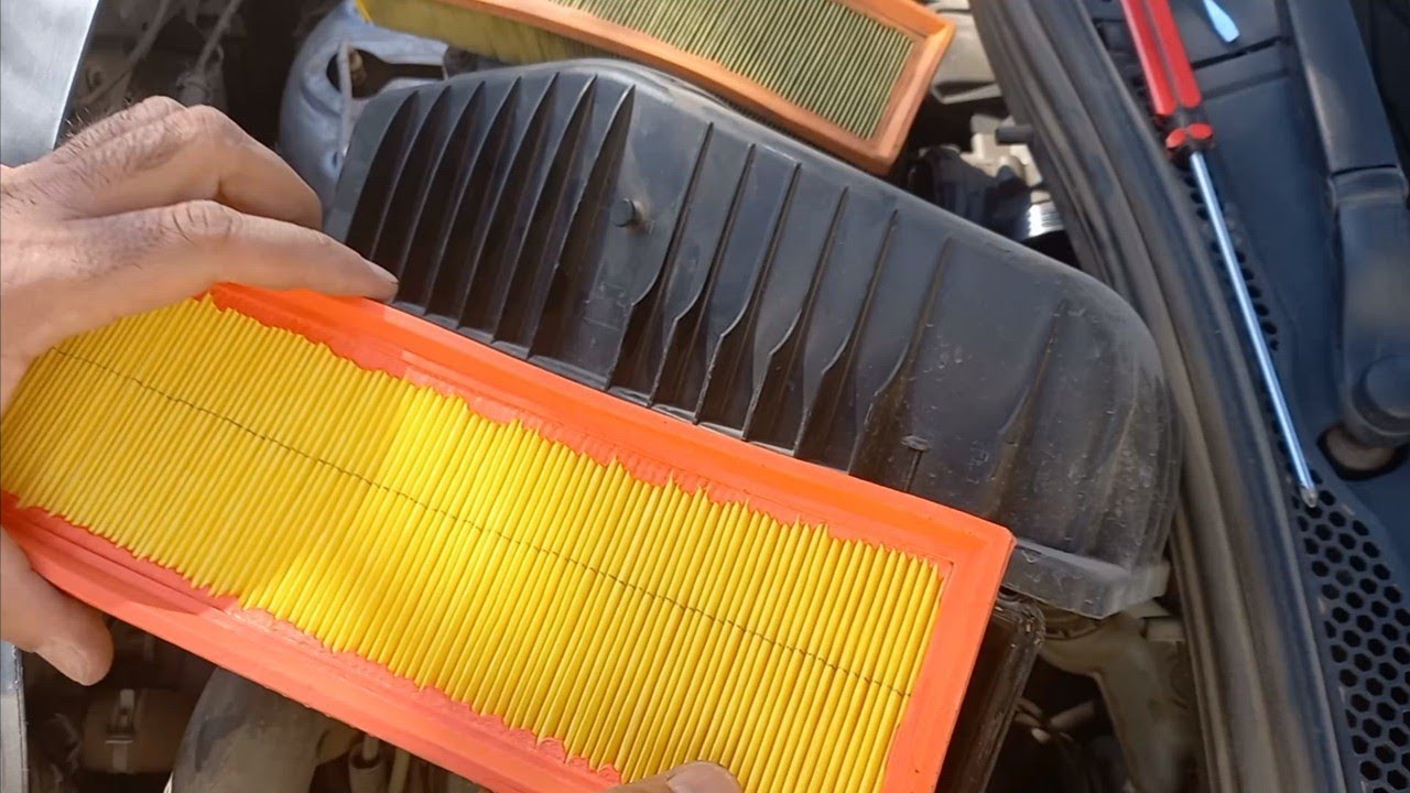 Cambiar filtro de aire en Peugeot 208 | Alejandro Ale