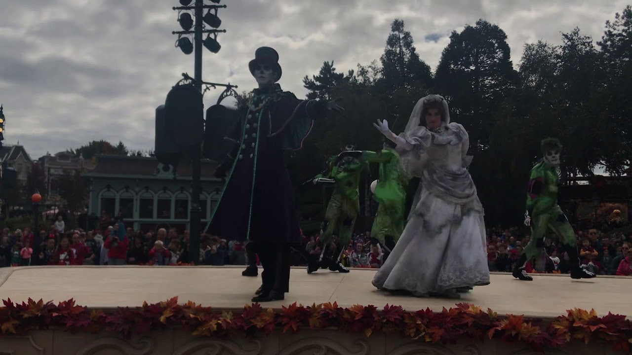 Mickey’s Halloween Celebration @ Disneyland Paris - Phantom Manor Show Stop