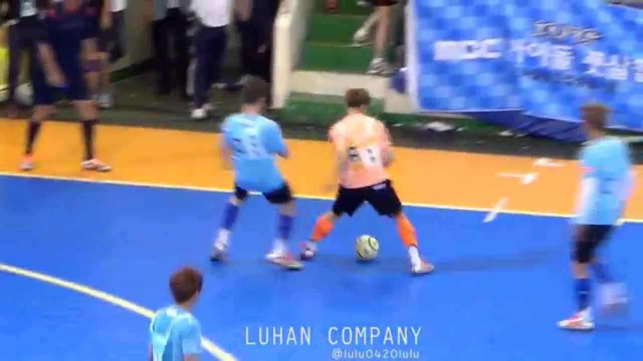 140526 @ MBC Idol Futsal_LUHAN-4_빙그르루~♡축구하는 상남자 루한