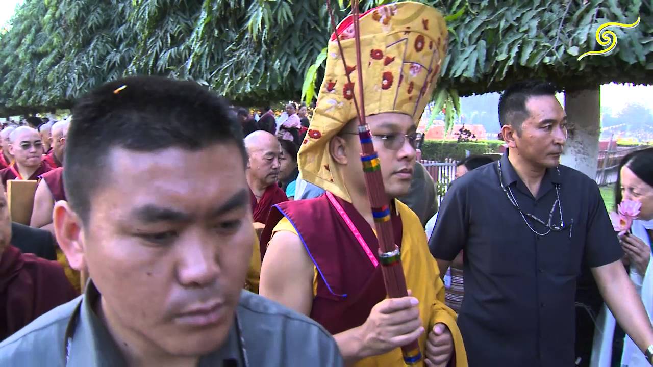 བཀའ་འགྱུར་ཆོས་སྐོར། • The 33rd Kagyu Monlam Kangyur Procession • 大藏經繞塔