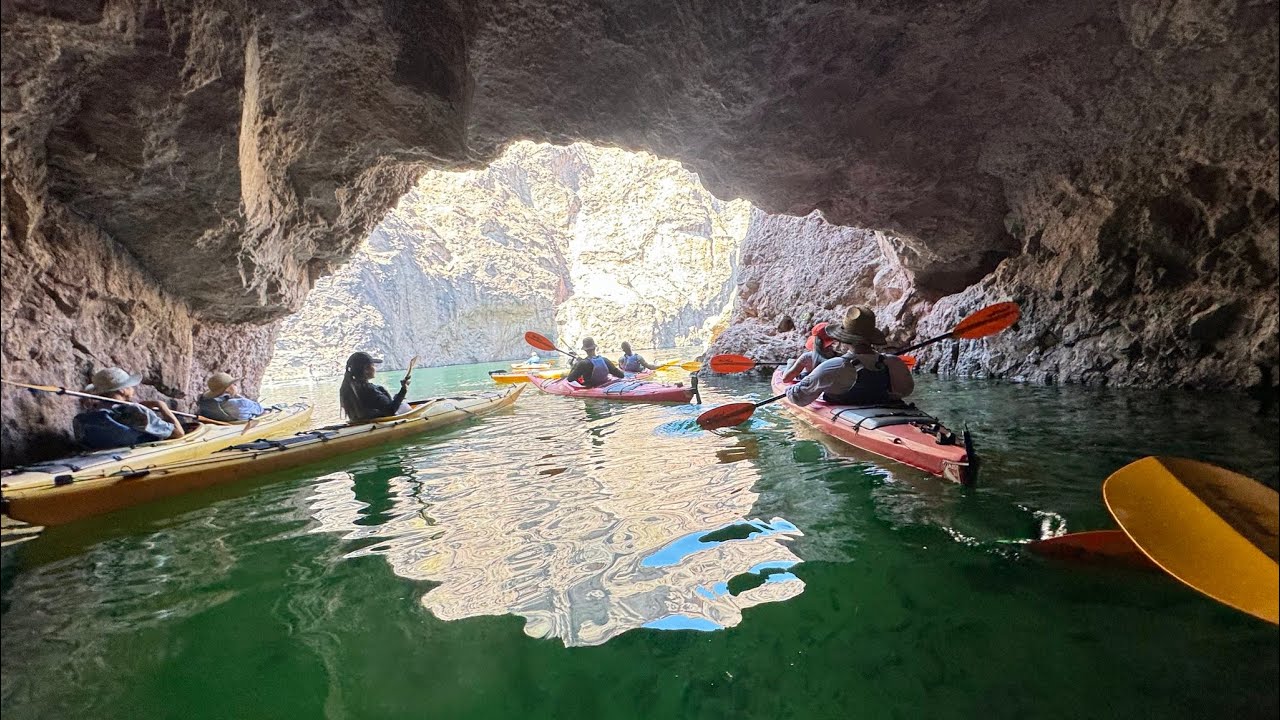 Kayaking to Emerald Cave with family and friends!