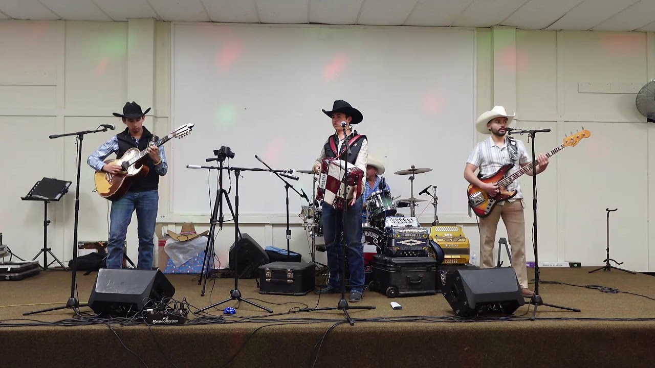 Musica en Vivo con Musicos Del Bajo Barrio!!