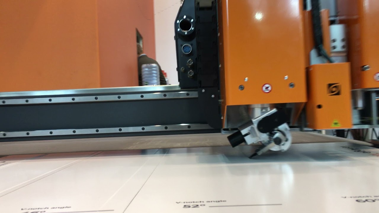 C20 mit dem Variangle Tool und einem Testjob, um die verschiedenen Winkel zu schneiden