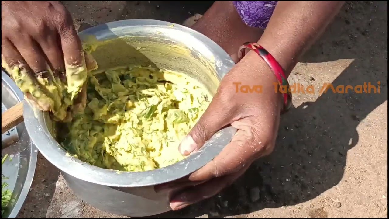 आळूचे खमंग पकोडे | Crispy Alu Pakoda on Wood Fire | Silent Calm Village Cooking for Relaxation