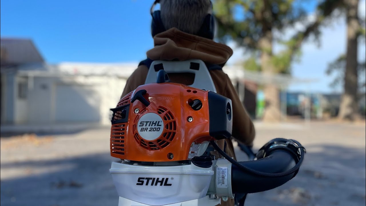A backpack blower for KIDS the STIHL BR200