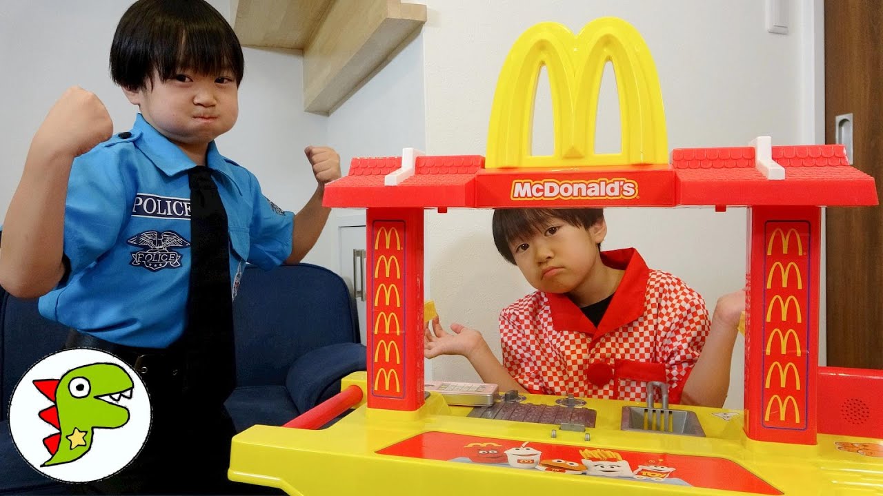 レオくんがマクドナルドの店員さん！警察官にハンバーガーのつくりかたをおしえてもらう？ トイキッズ