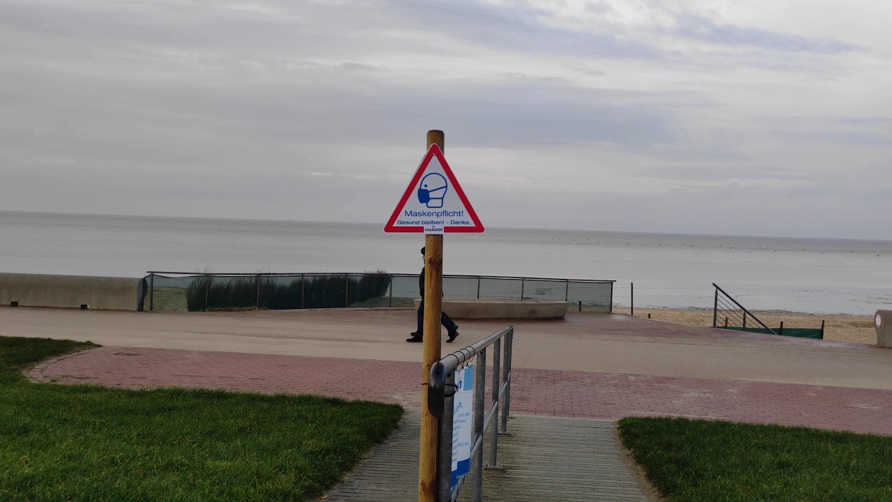 Cuxhaven Duhnen: Duhner Strandstra&szlig;e und der Blick von dort &uuml;ber Strand und Meer
