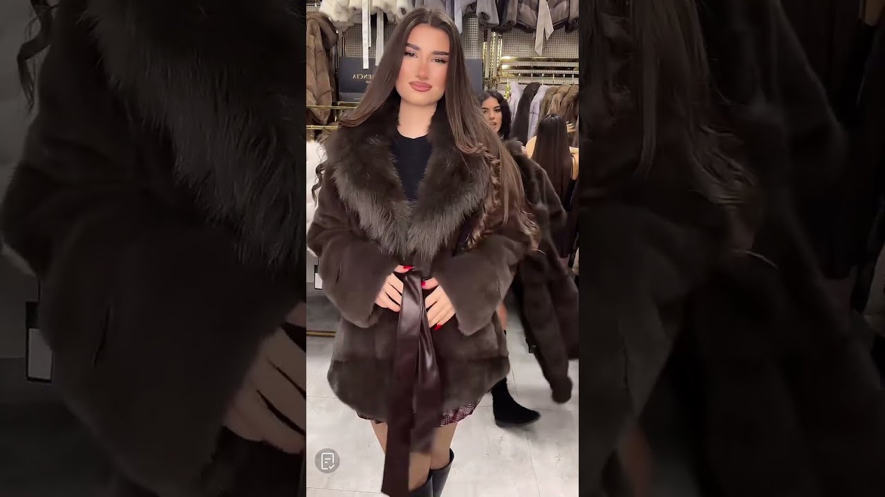 В КАПРОНОВЫХ КОЛГОТКАХ И САПОГАХ 👢 ТРИ ШИКАРНЫЕ. ДЕВОЧКИ В МИНИ ЮБКАХ / МЕРЯЮТ ШУБКИ #2026 #legs 