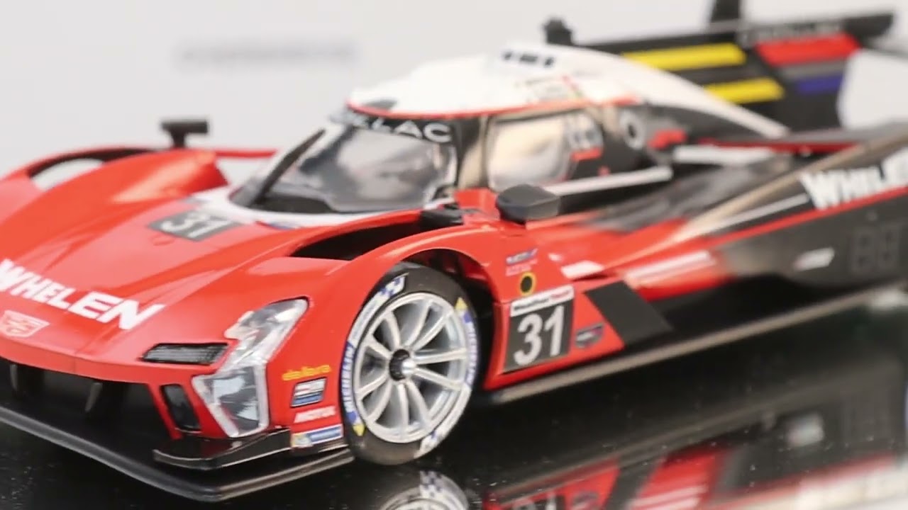Scalextric 4515 Cadillac V-Series R Whelen Engineering #31 Analog / Carrera Digital 132