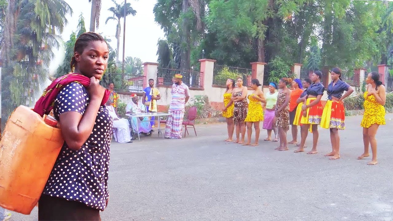 Elle passa devant le palais en se rendant au ruisseau, et le prince la choisit comme épouse|FRENCHTV