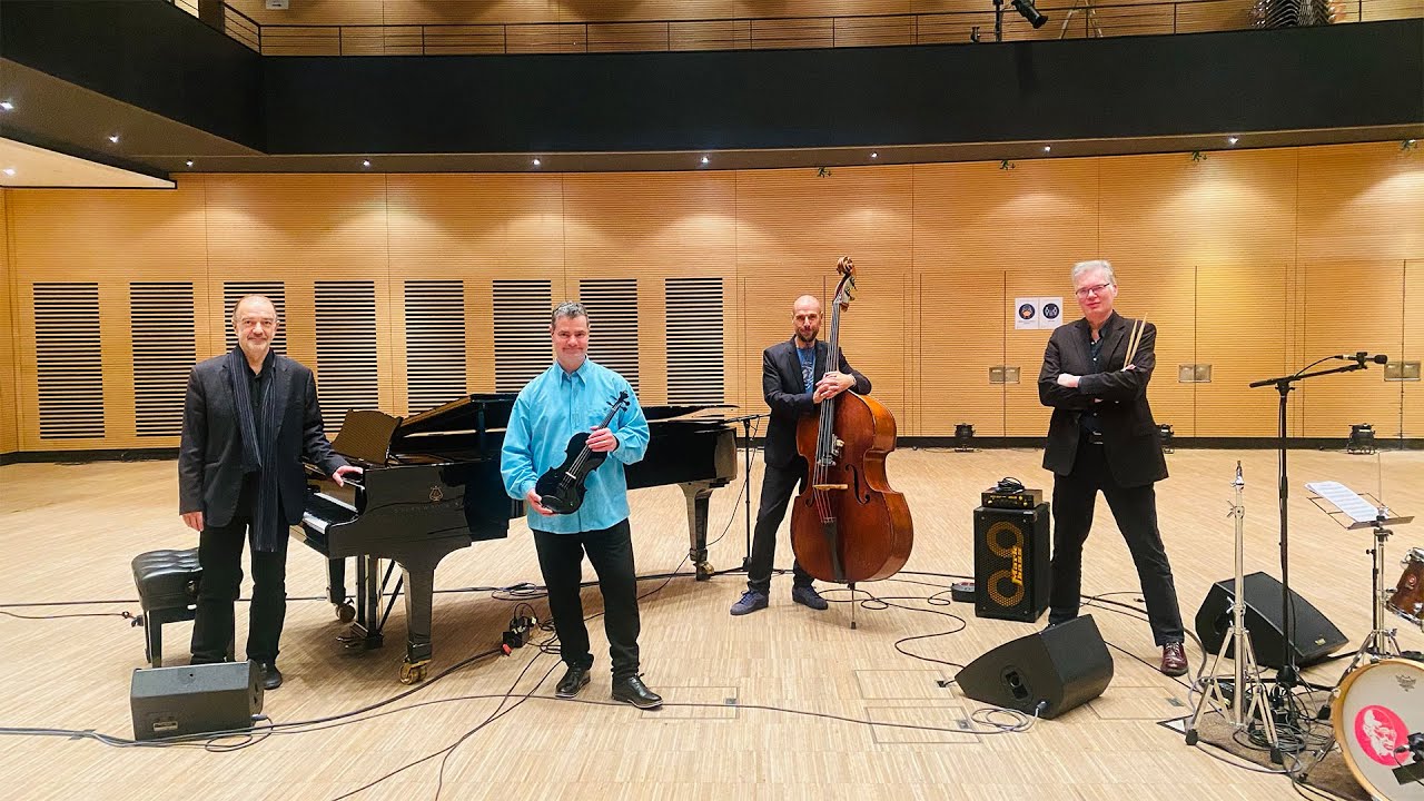 ILLTONIC (9) - Mit “BLUE RONDO“