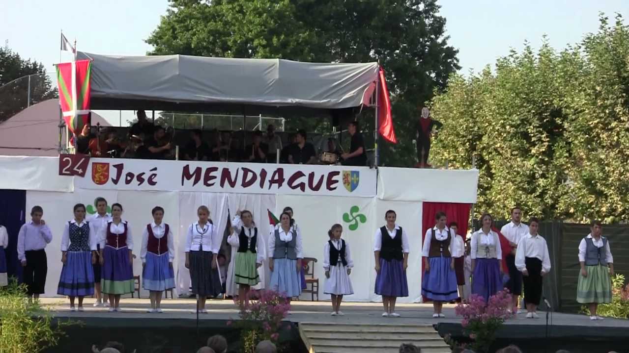 Pastorale du Pays Basque José Mendiague 2012, hommage des danseurs