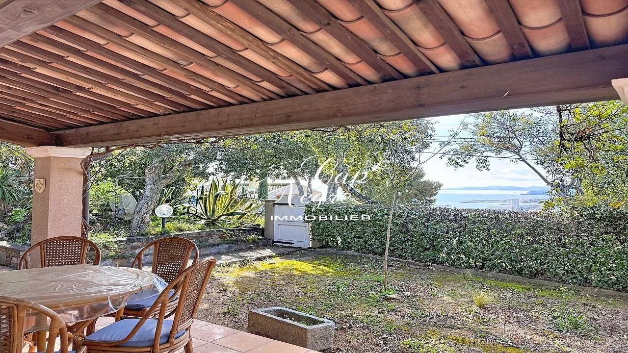À VENDRE - Maison vue mer à vendre sur les hauteurs du Lavandou