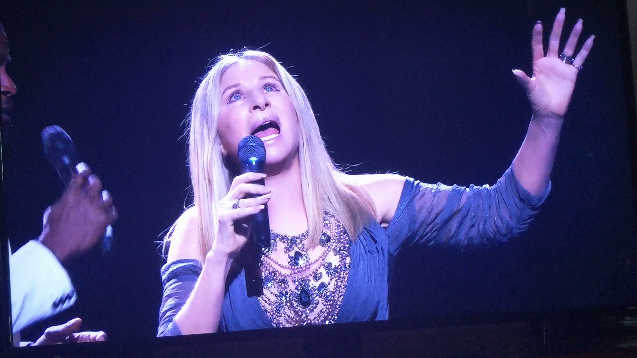 Jamie Foxx sings with Barbra Streisand