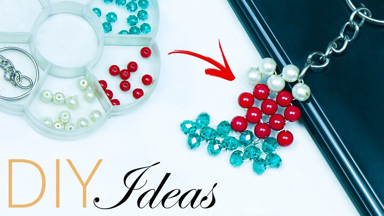 Christmas stockings Keychain tutoria |Christmas crafts | medias de Navidad |Beads art\vineeta mishra
