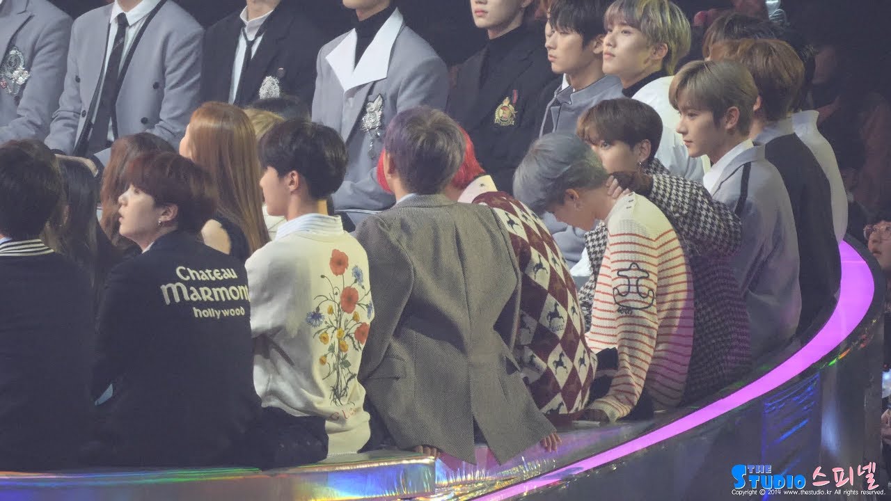 181201 방탄소년단 BTS 지민 Jimin 목마사지 해주는 정국 Jungkook 수상 리액션 Reaction 직캠 by Spinel