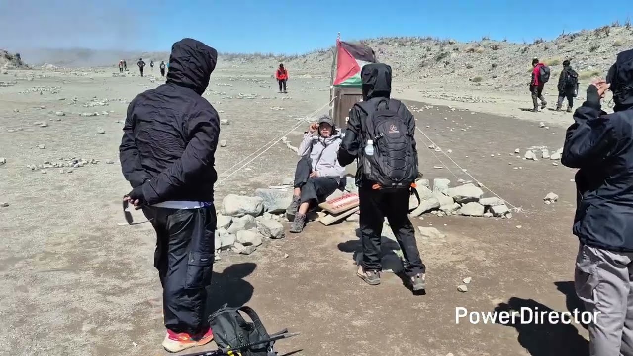Explore Puncak Gunung Sindoro