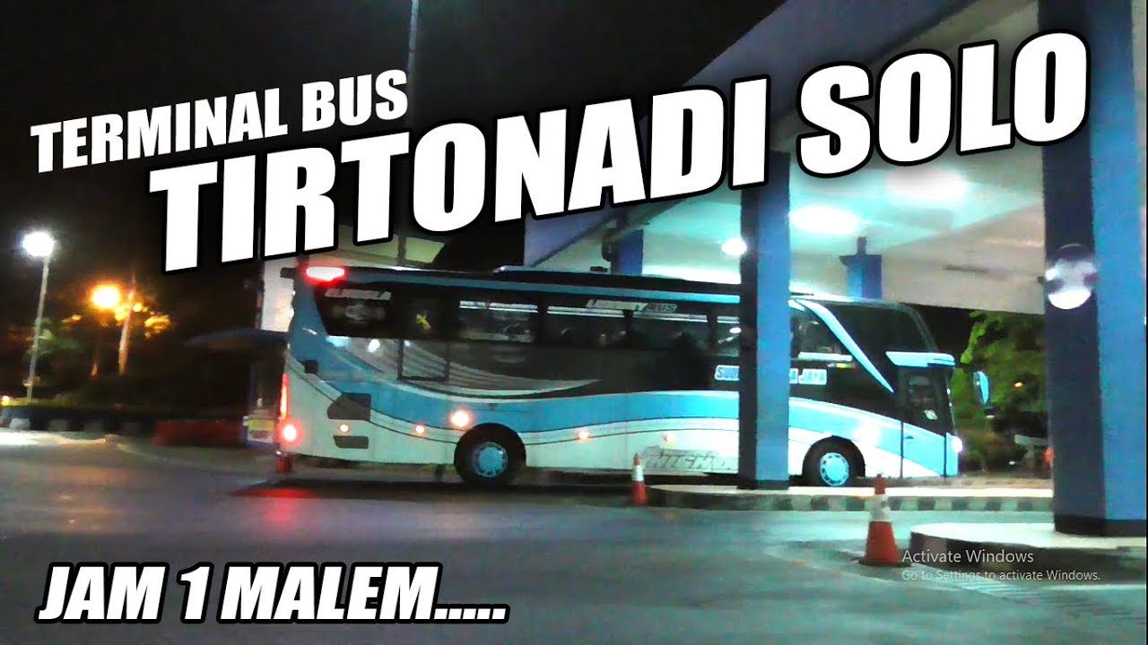 Kedatangan Bus  Tengah Malam di Terminal Tirtonadi Solo