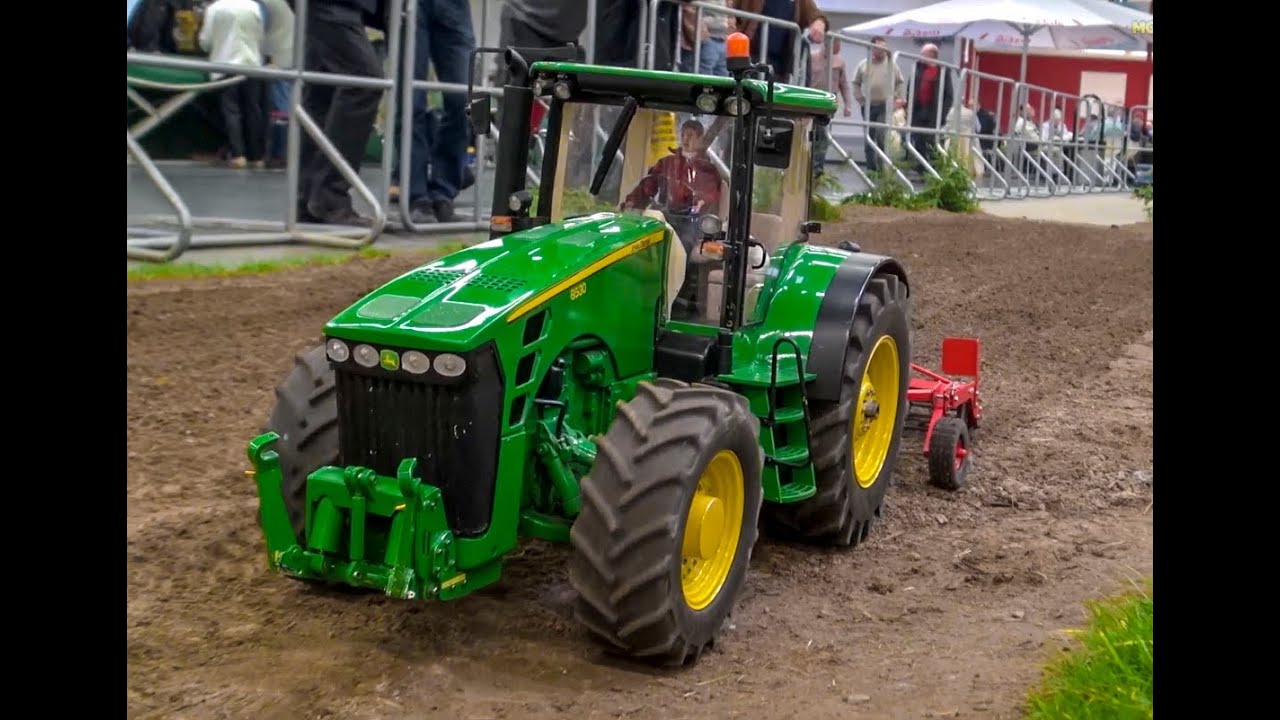 RC custom built 1:8 John Deere Tractor @ work on a field!
