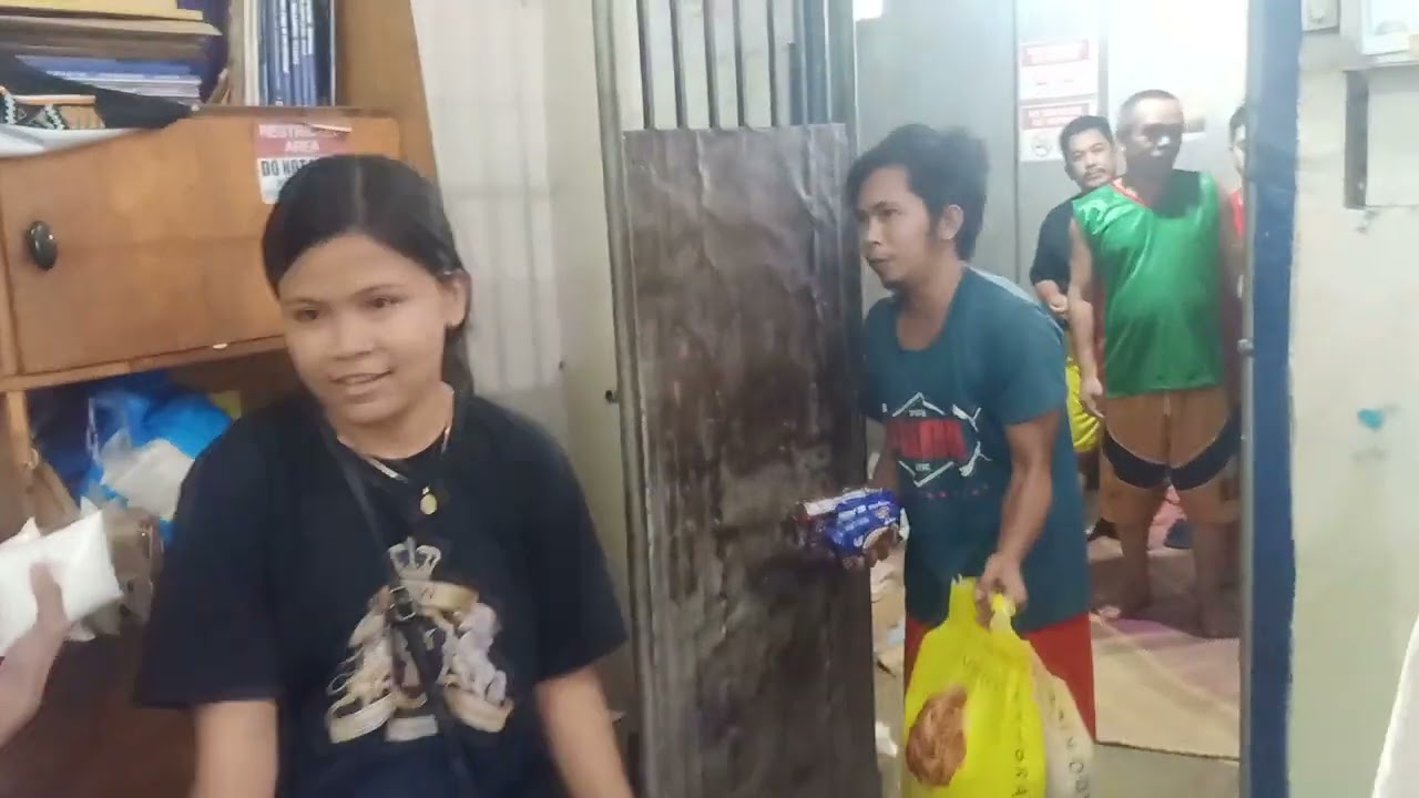 Sir Wiseman share his blessings to Prisoners