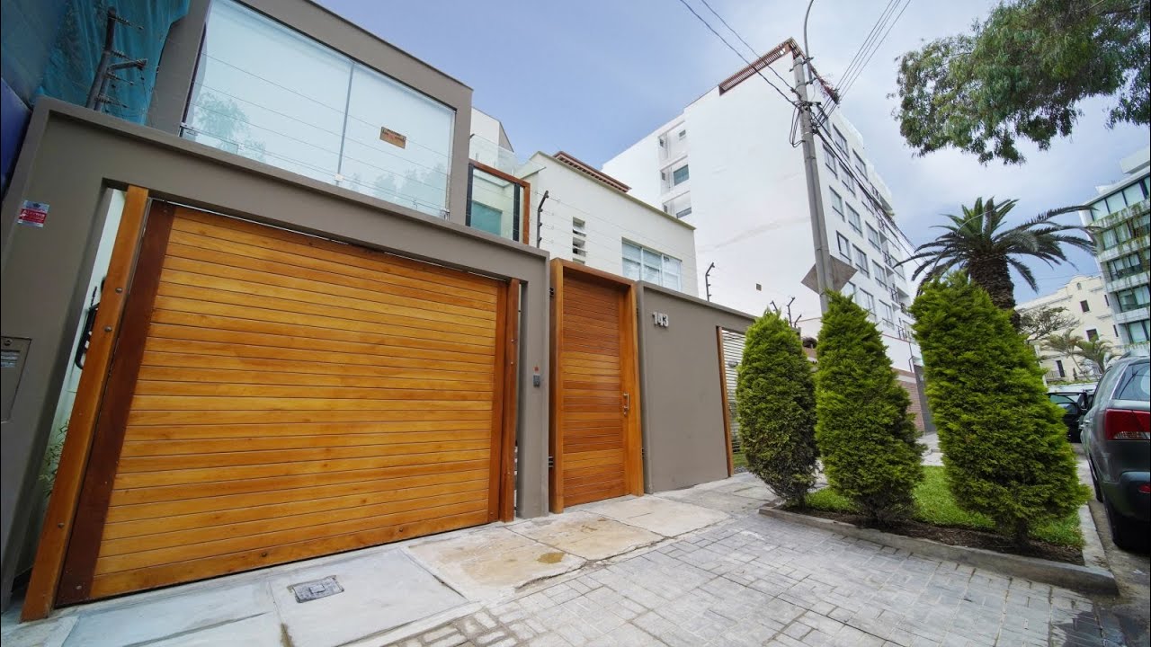 SE VENDE CASA MODERNA EN MIRAFLORES FRENTE AL COLEGIO SAN SILVESTRE
