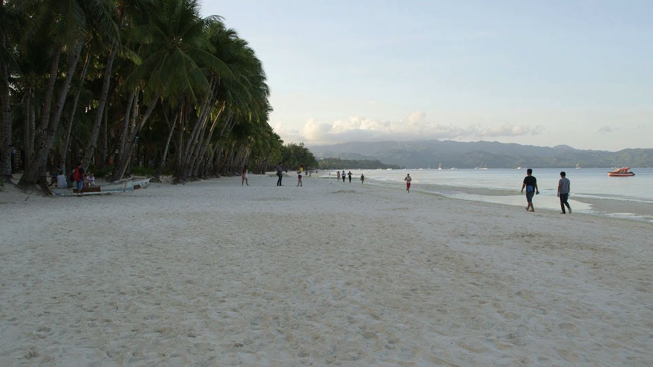 Boracay closes to tourists under high security