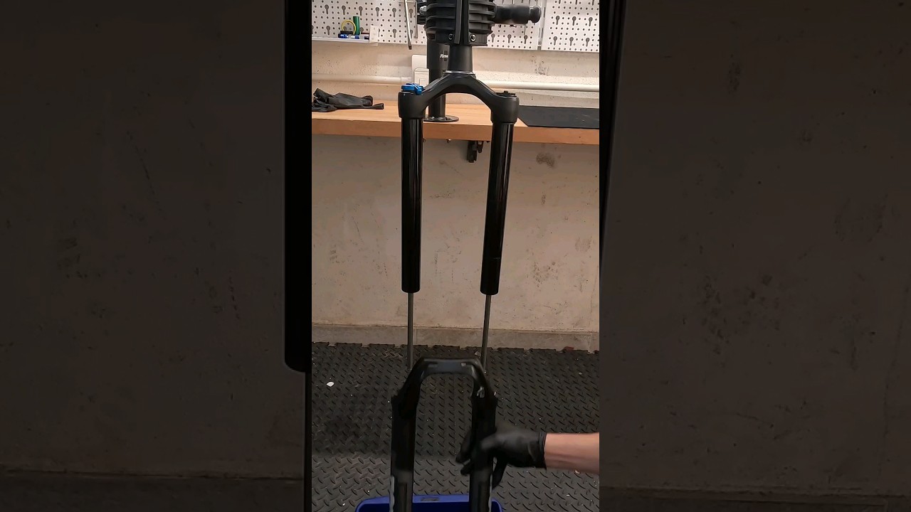 Fox 34 fork service🔧👌                 Full video on the channel for people to follow along!