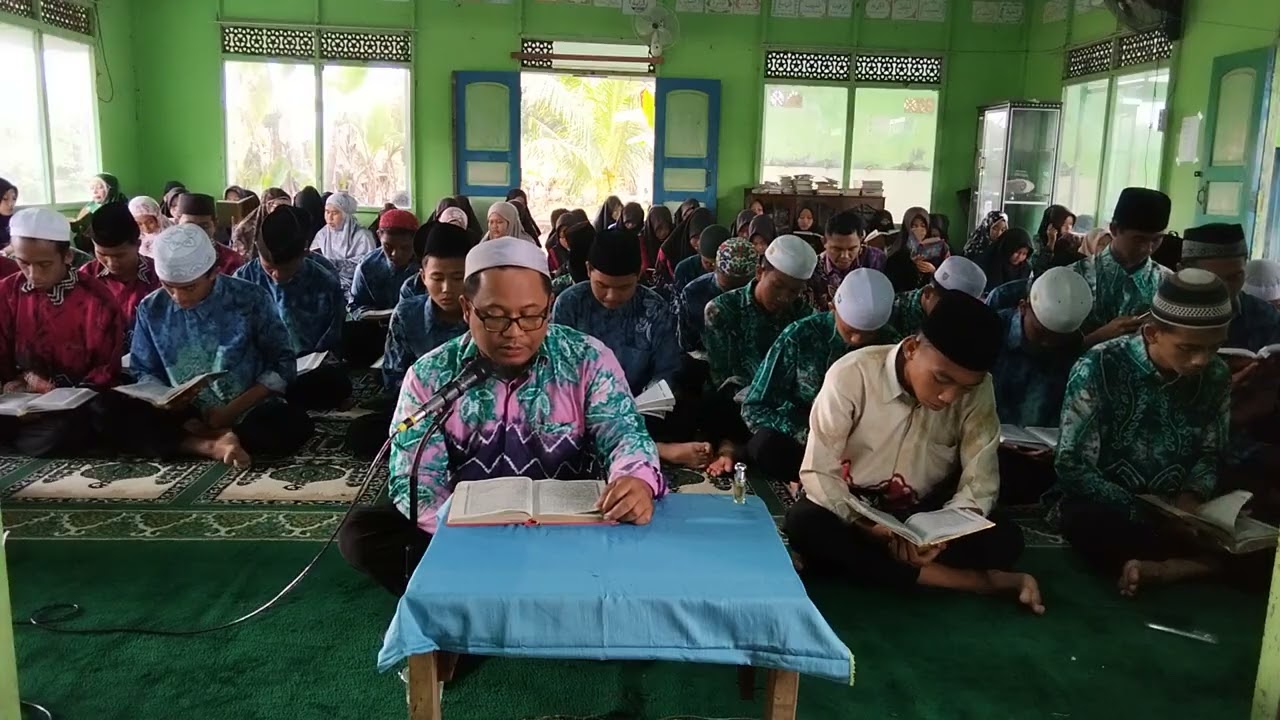 Kegiatan kirim Doa dengan membaca ayat suci Al-Qur'an dan Tahlil 