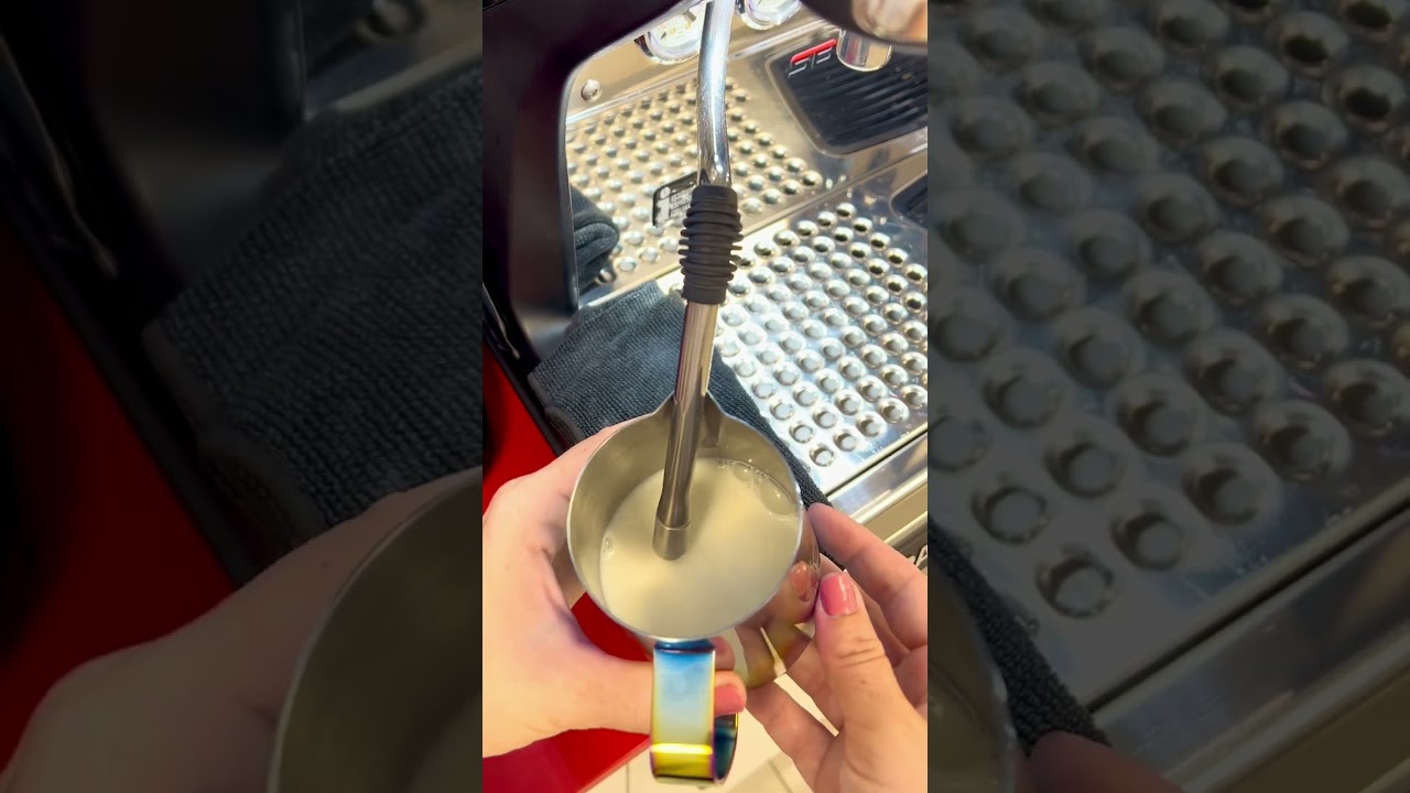 Como cremar leche para tus caf&eacute;s paso a paso #pov #barista #latteart #leche #cafe