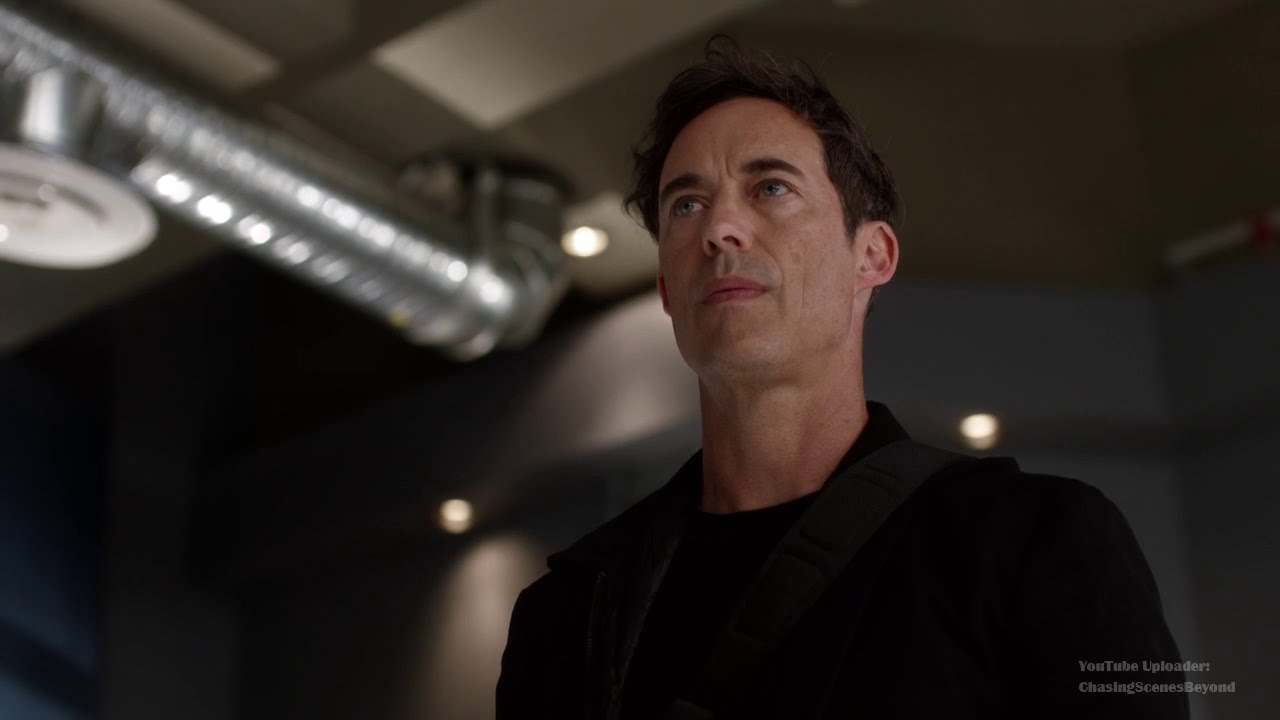 The Flash 2x05: The Team meets Earth Two Harrison Wells