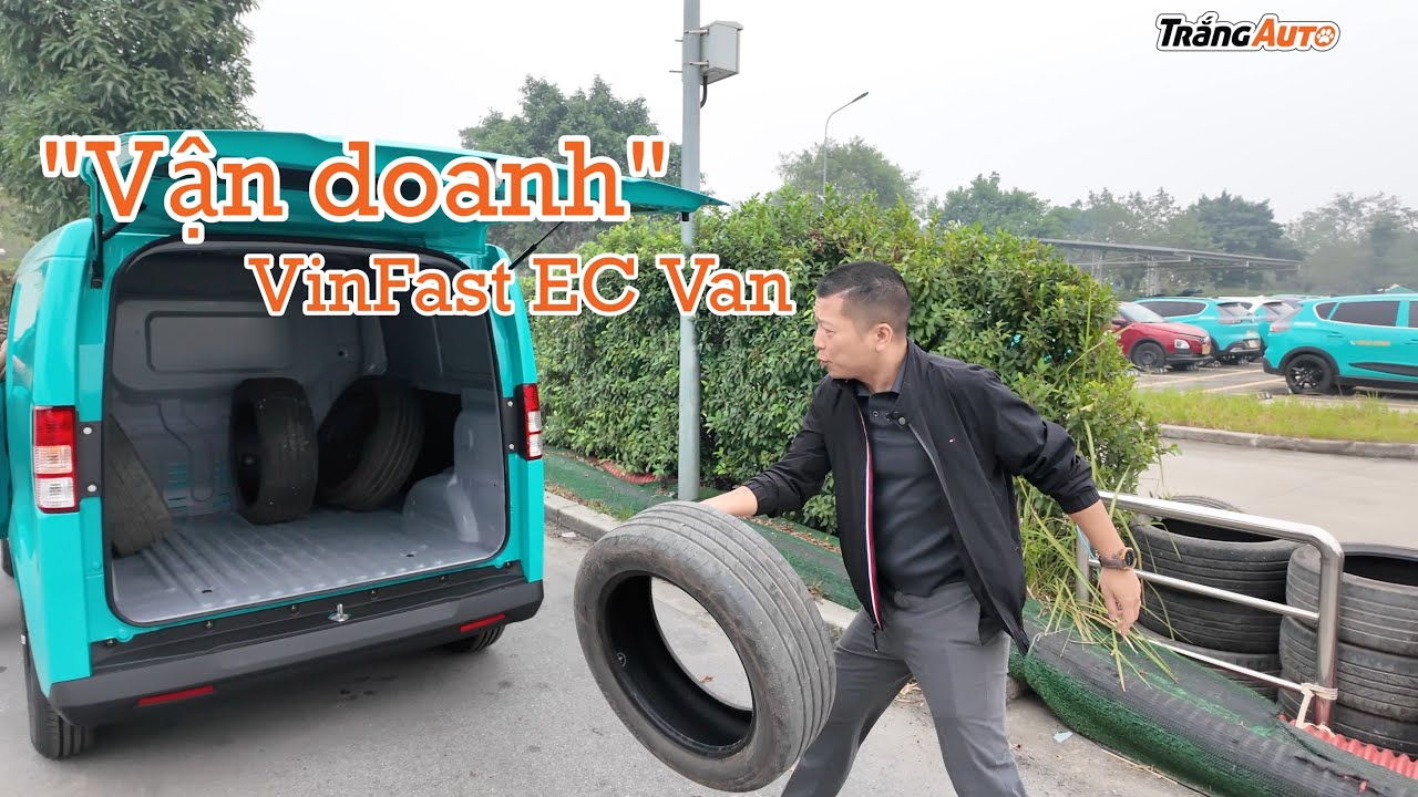 VinFast EC van chở hàng thế nào?