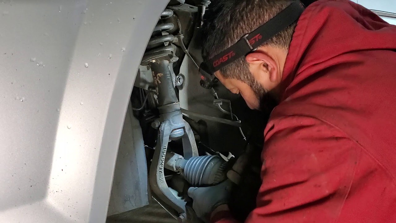 como cambiar cv axle 2001 dodge stratus 2.4