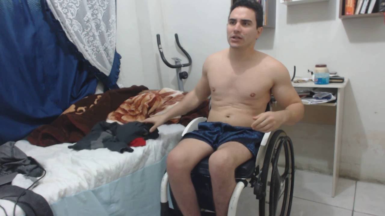 Cadeirante vestindo roupa. #dica #Wheelchair