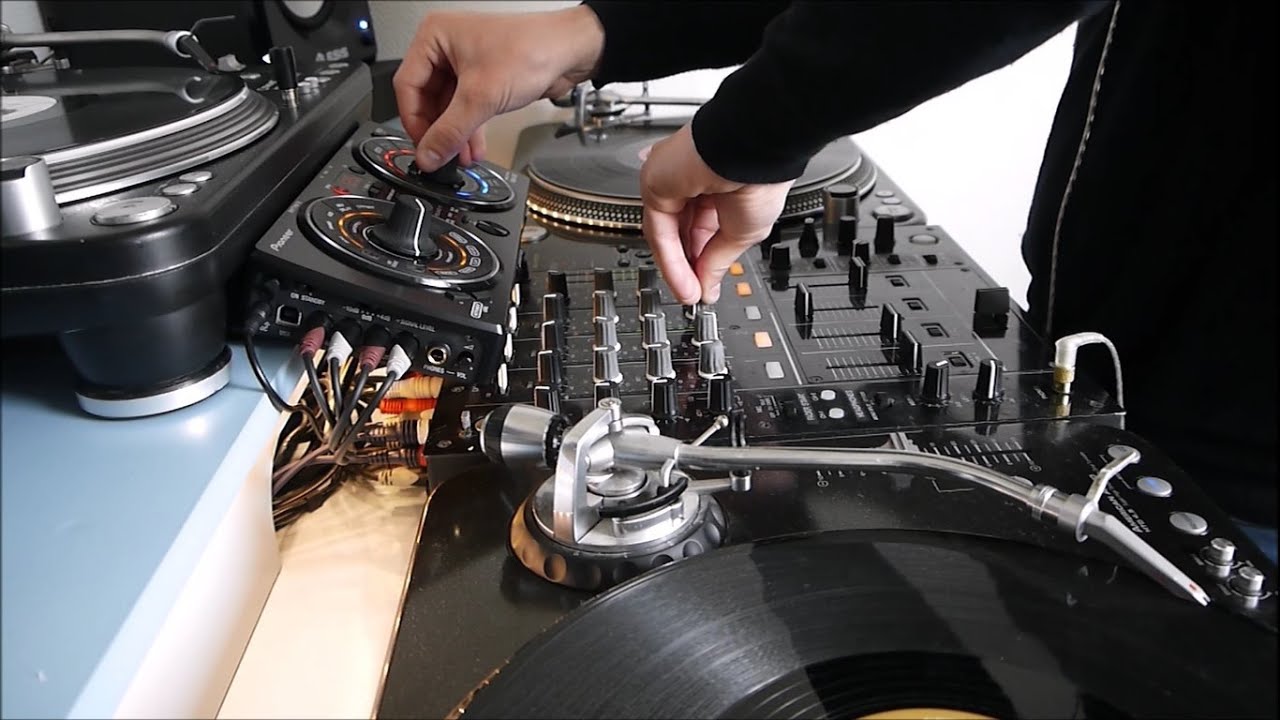 Tech House Mix 100% vinyl using Pioneer DJM-700 and RMX-500