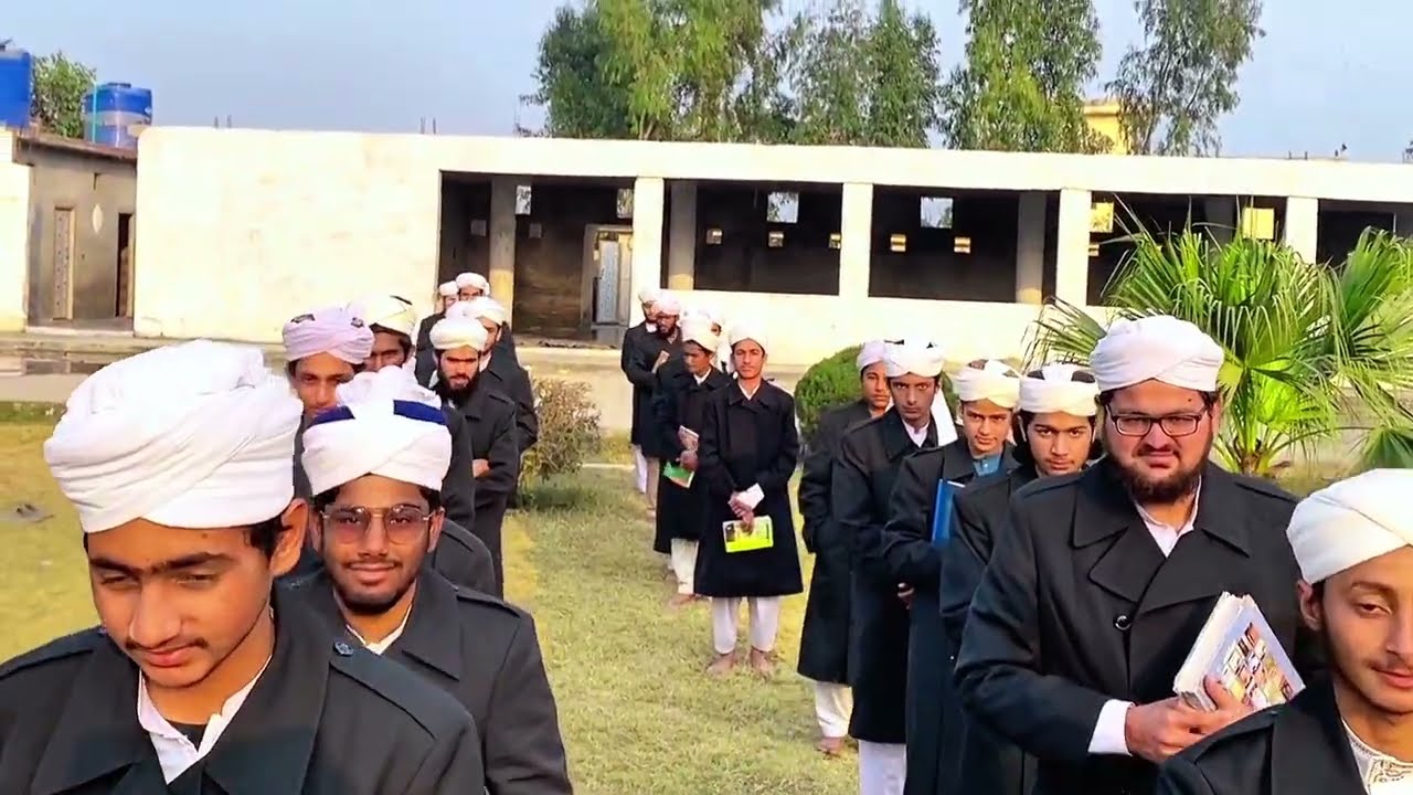 “سردیوں کی پہلی دھوپ میں تعلیم اور امیدوں سے سجا عمر بن خطاب اسلامک یونیورسٹی کا خوبصورت گارڈن” 💫🫰