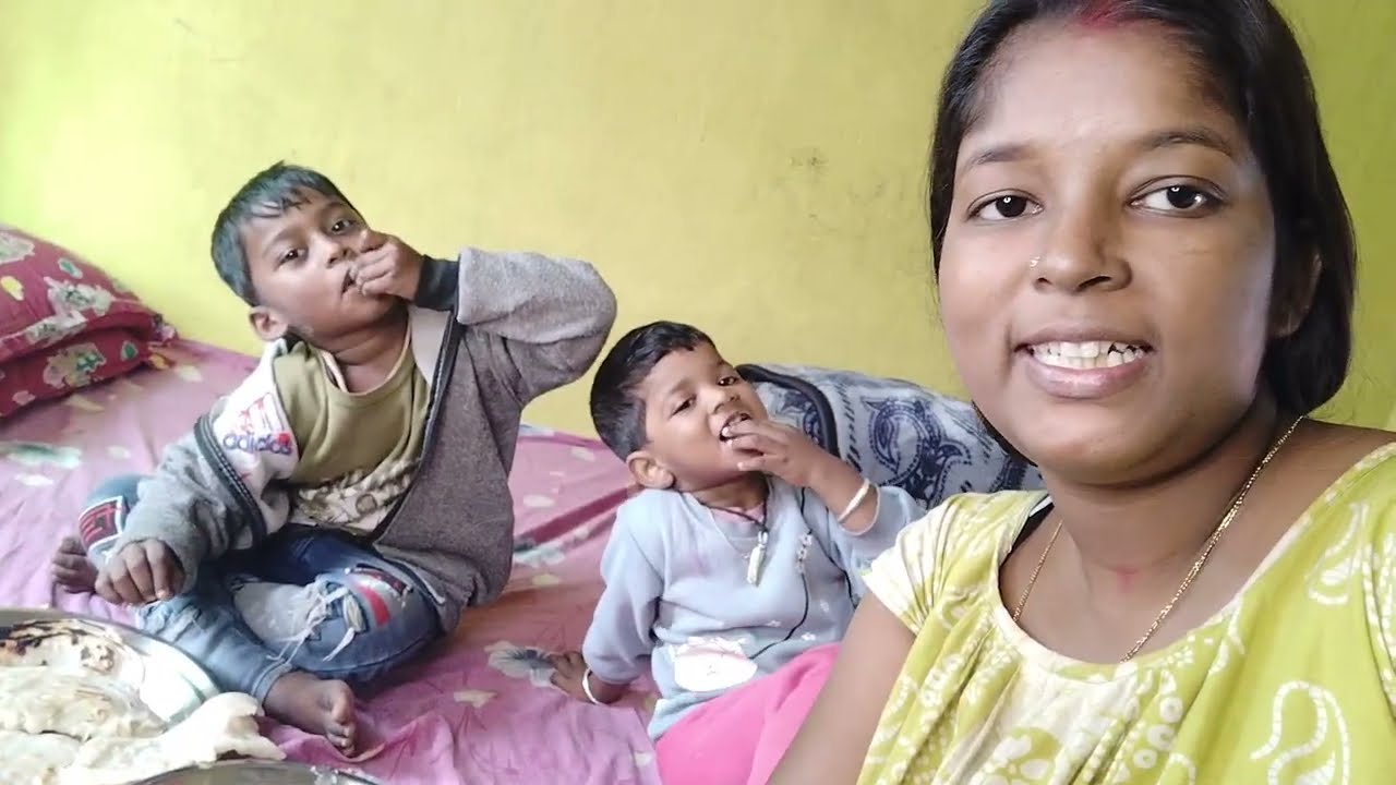 আমার দাদুর বাড়িতে কালীপুজোয় আদিত্য মিঠাই সবাই একসাথে গিয়েছিলাম নাচ গান খাওয়া-খুব ভালো সময় ।