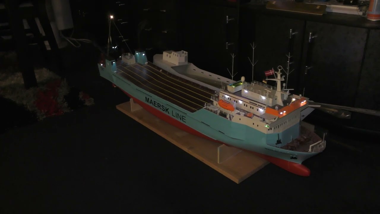 RC ships & boats - Test Deans Marine MAERSK ANGLIA