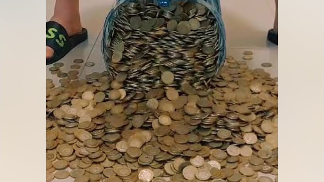 Contando mis ahorros de puras monedas de a 10 pesos